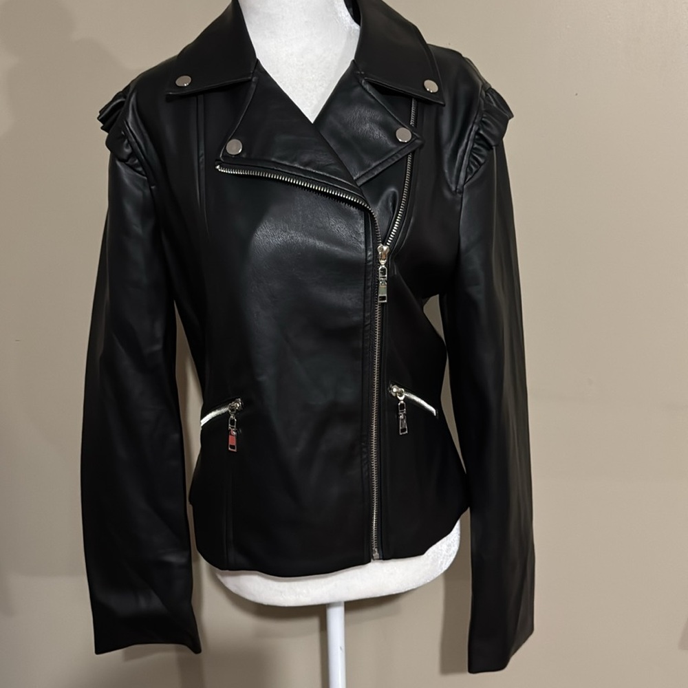 Lulu's Poised Cool Black Vegan Leather Ruffle Shoulder Moto Jacket Sz Medium - Picture 3 of 6